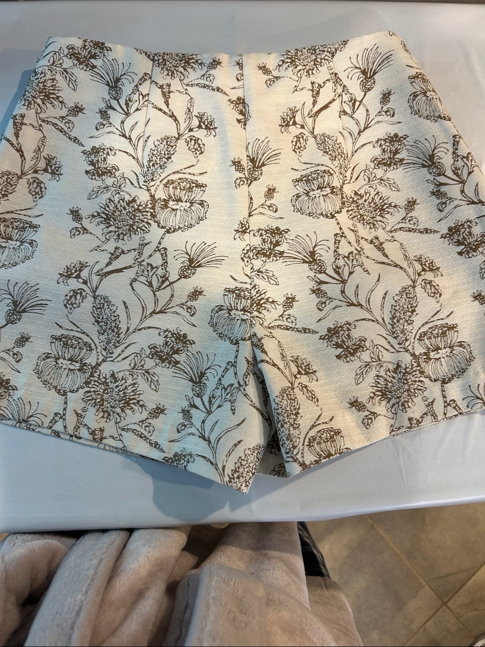 Adelyn Rae Cream Floral Pleated Bermuda Jacquard Shorts cream and brown - Picture 6 of 10